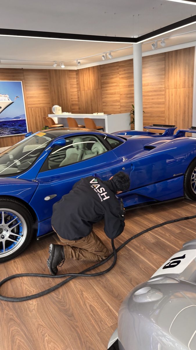 VASH al lavoro su una supercar blu